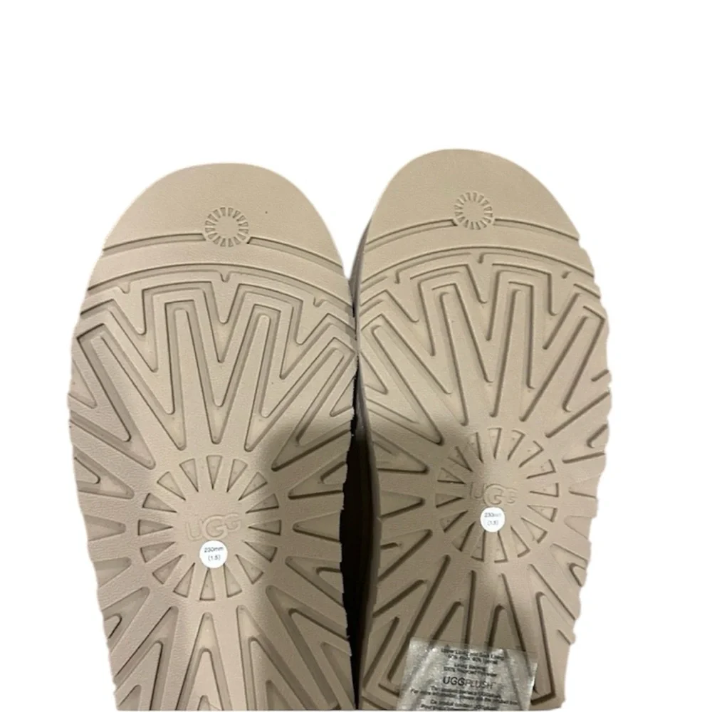 NWT - *Authentic* UGG Tazz Women's Platform Slip-On - Size 6, EU 37 - Picture 4 of 5